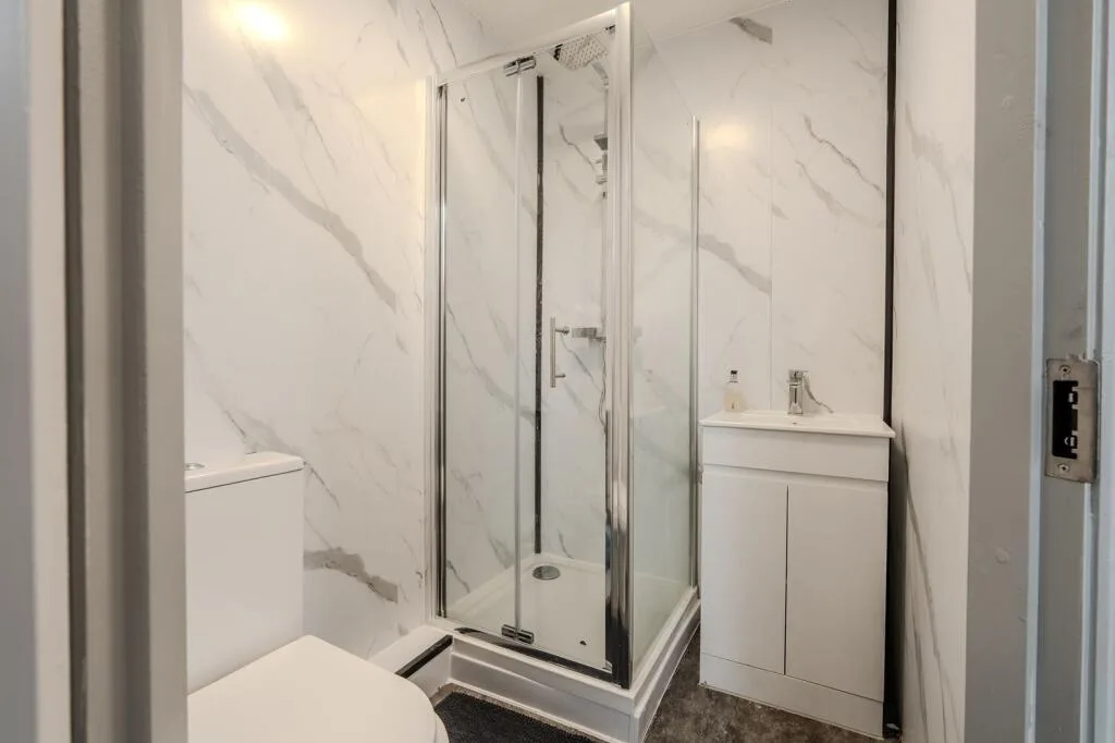 6 bedroom detached house for rent