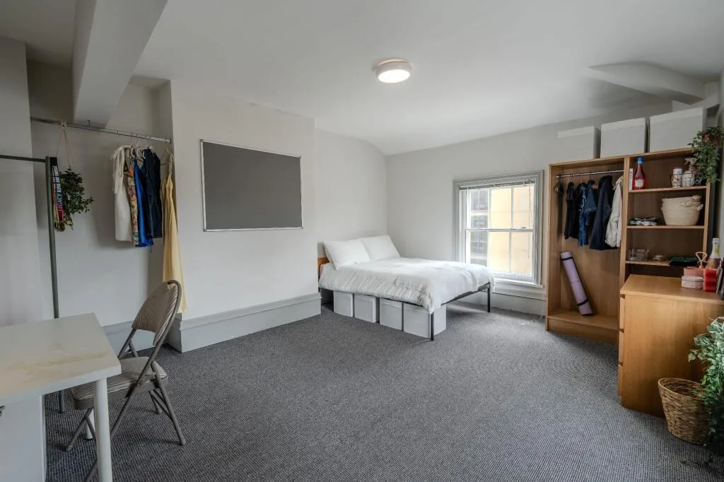 6 bedroom detached house for rent
