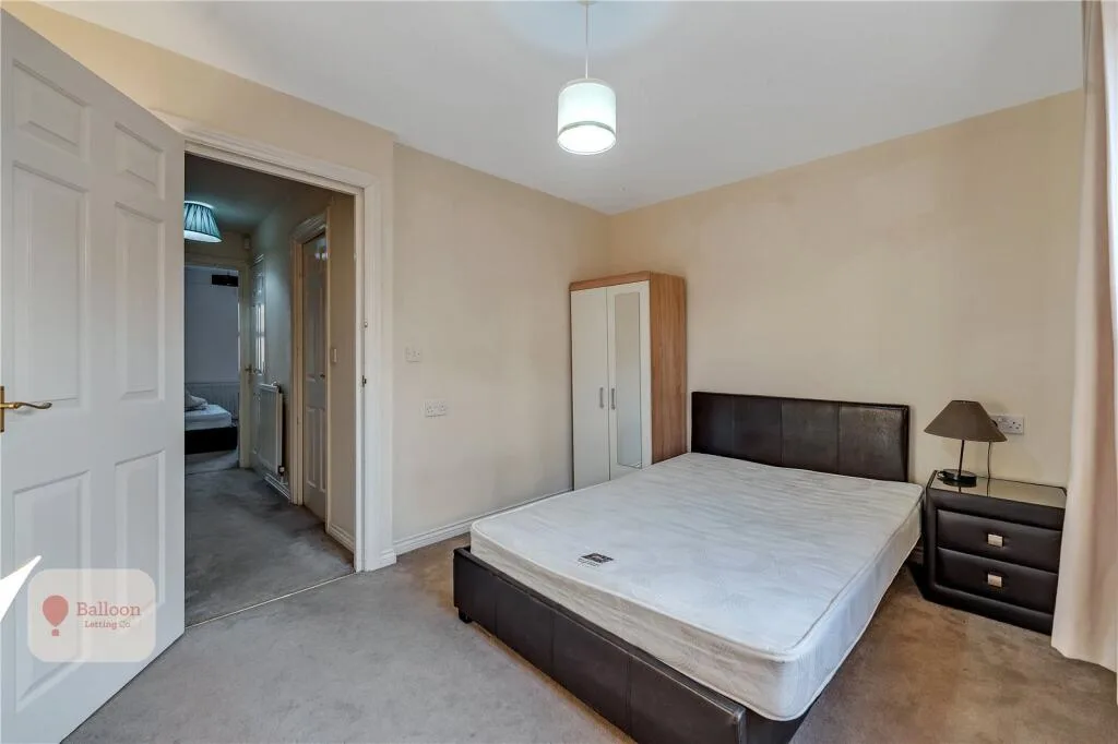 5 bedroom end of terrace house for rent