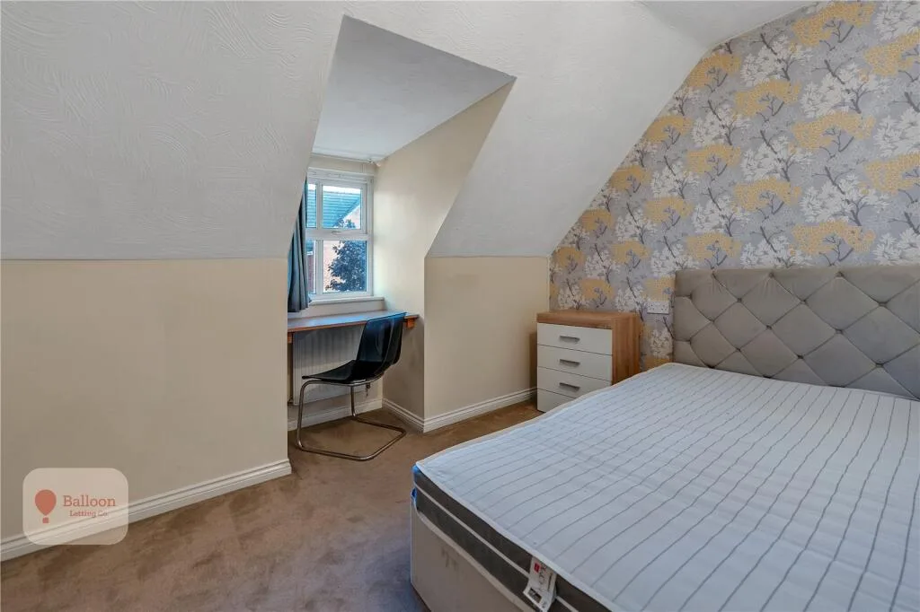 5 bedroom end of terrace house for rent