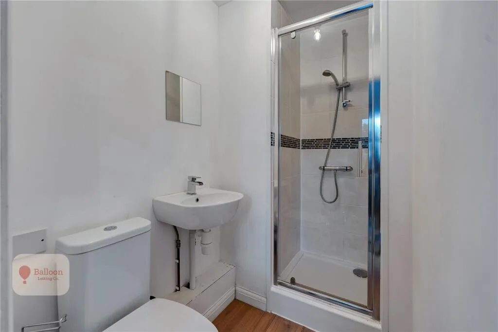 5 bedroom end of terrace house for rent