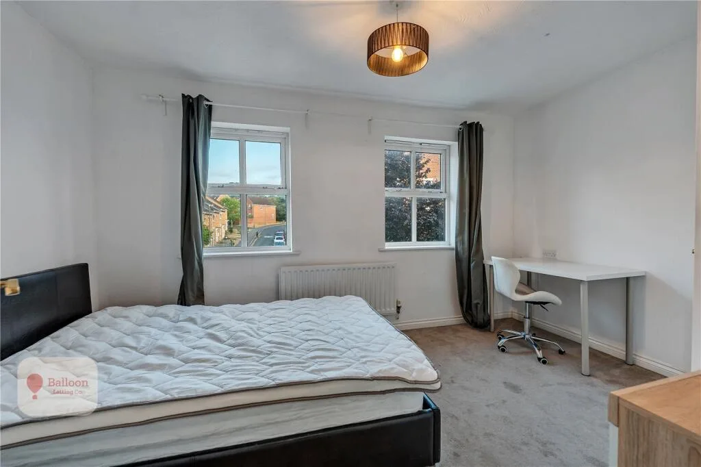 5 bedroom end of terrace house for rent