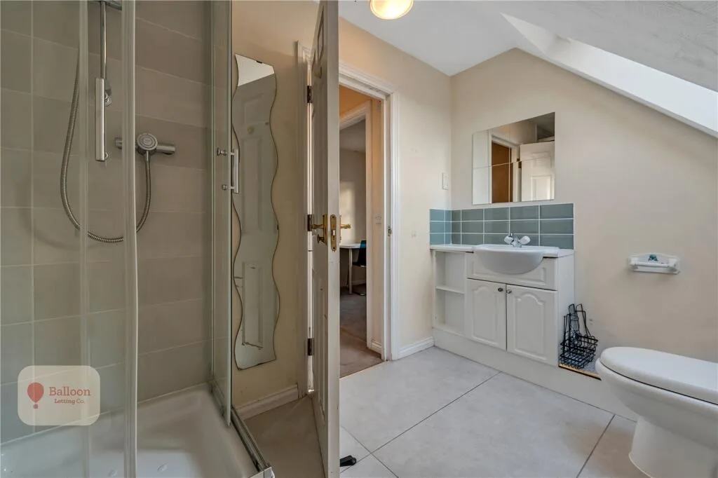 5 bedroom end of terrace house for rent