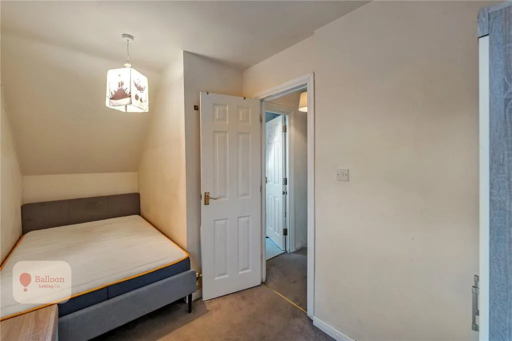 5 bedroom end of terrace house for rent