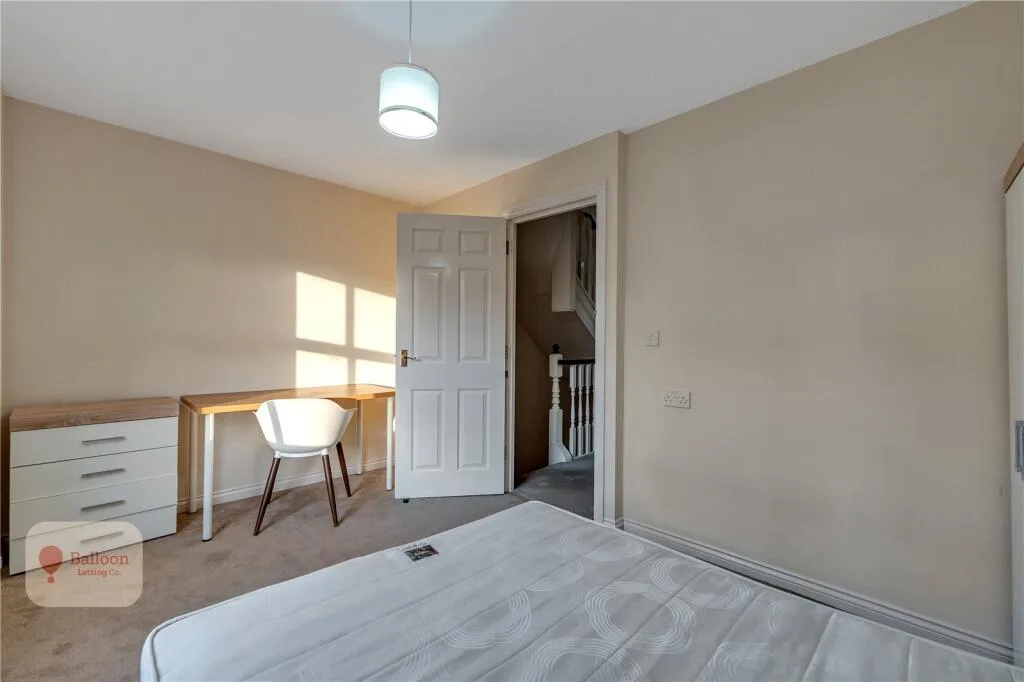 5 bedroom end of terrace house for rent