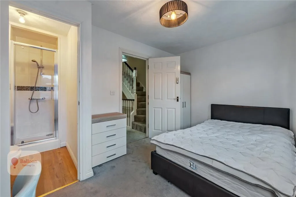 5 bedroom end of terrace house for rent