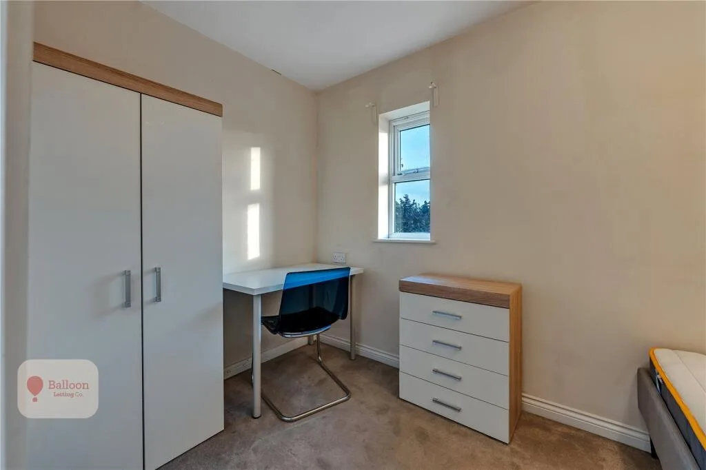 5 bedroom end of terrace house for rent
