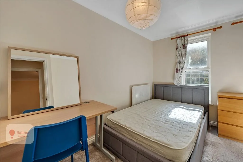 6 bedroom semi-detached house for rent