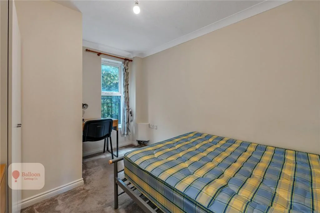 6 bedroom semi-detached house for rent