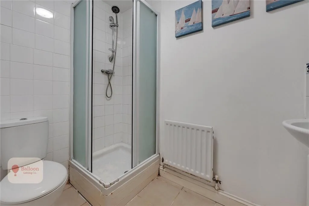 6 bedroom semi-detached house for rent