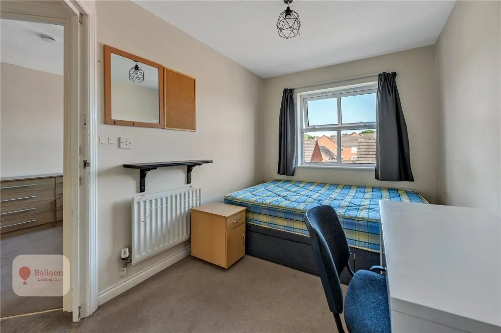 6 bedroom semi-detached house for rent