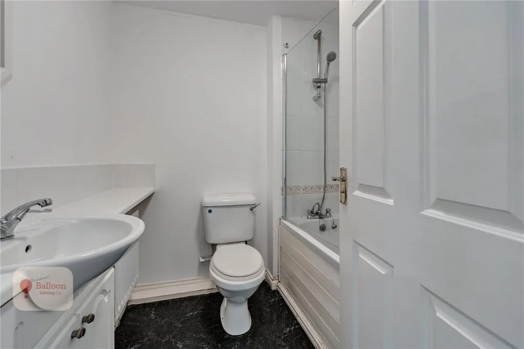 6 bedroom semi-detached house for rent
