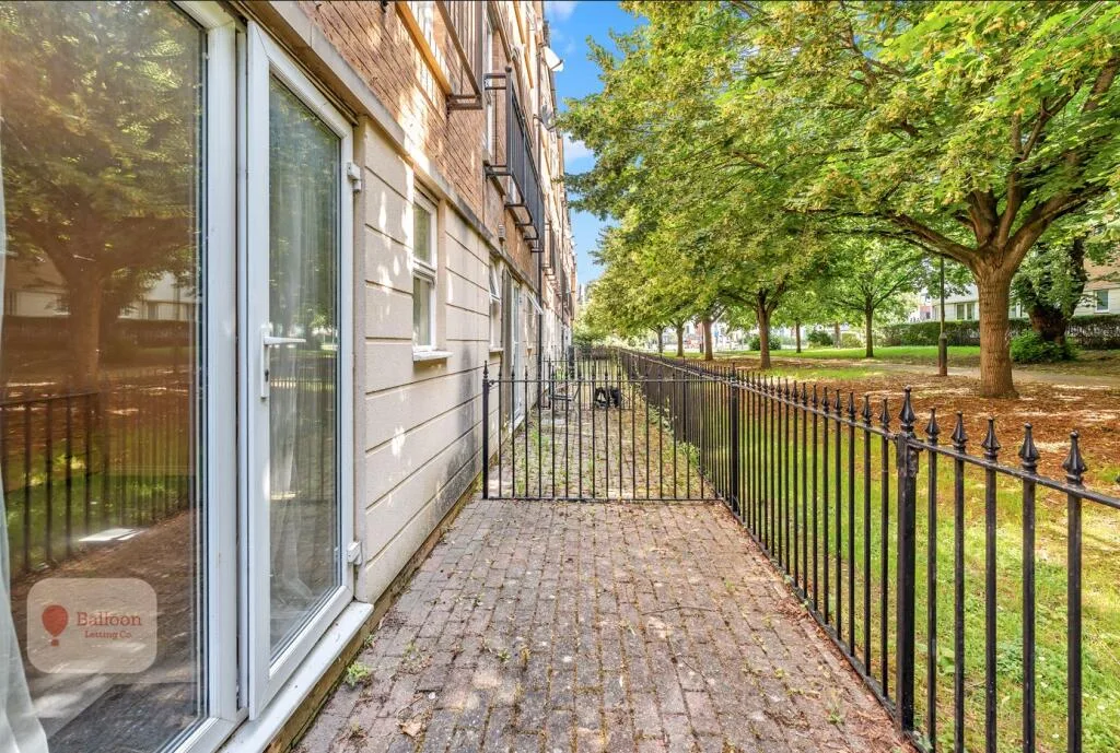 6 bedroom semi-detached house for rent