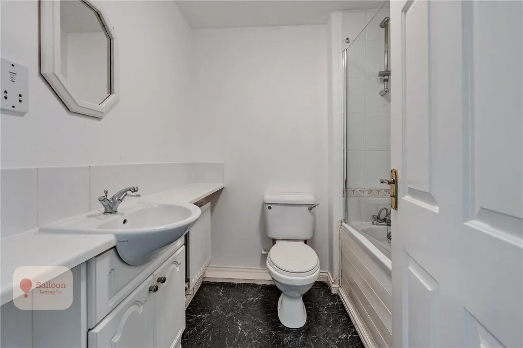 6 bedroom semi-detached house for rent