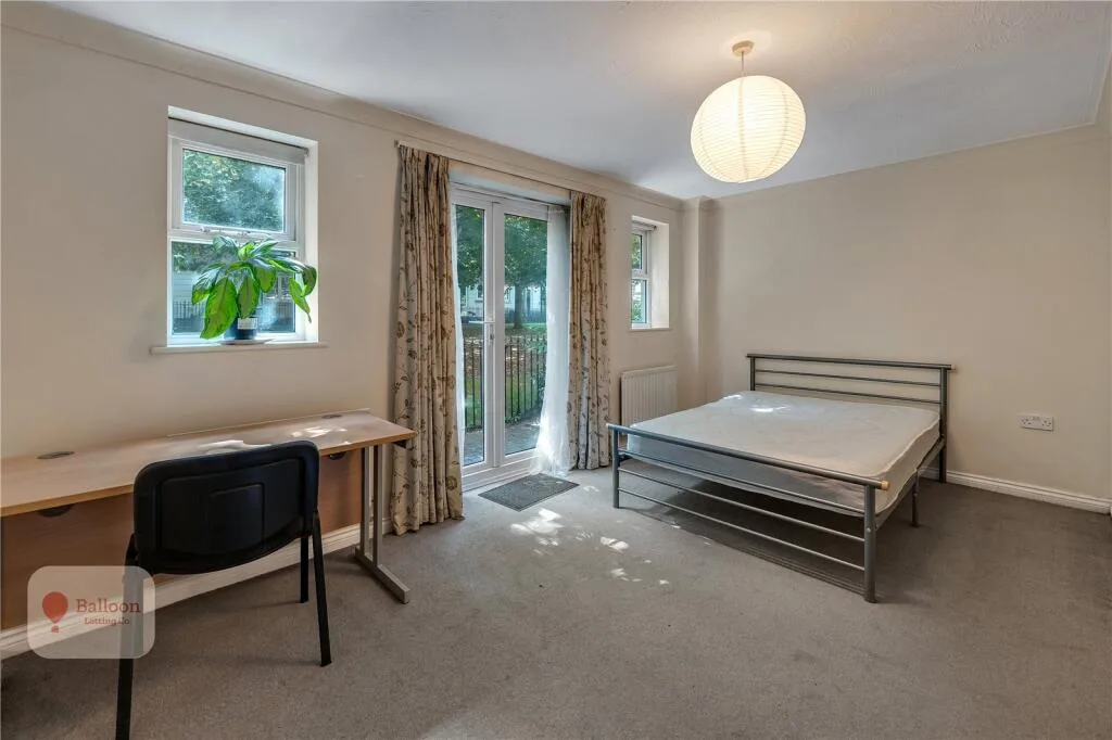6 bedroom semi-detached house for rent