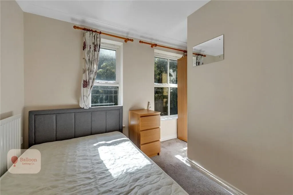 6 bedroom semi-detached house for rent