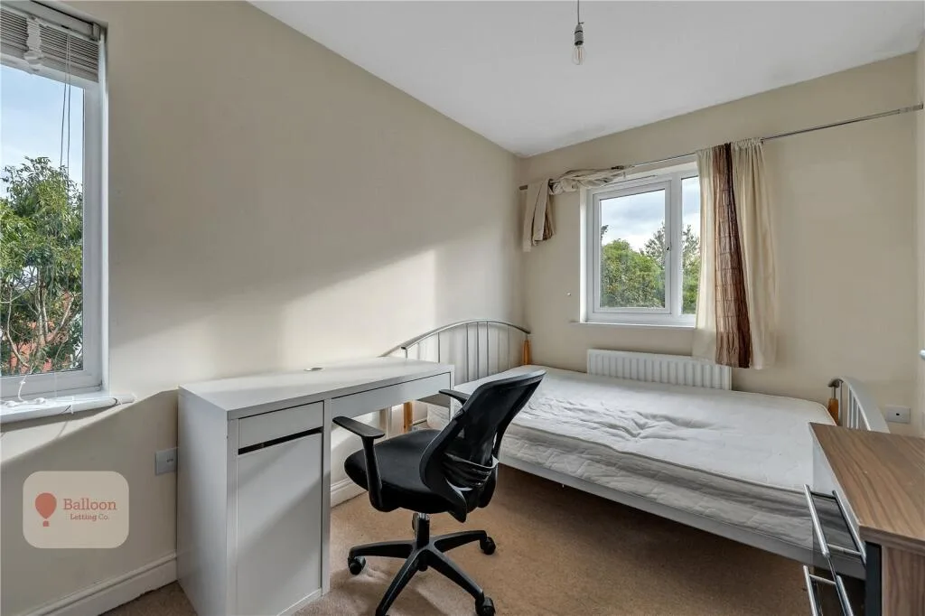 6 bedroom semi-detached house for rent