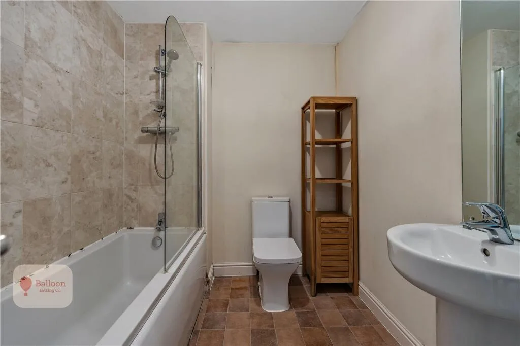 6 bedroom semi-detached house for rent
