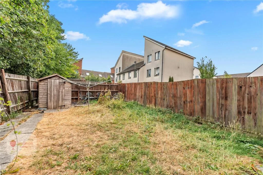 6 bedroom semi-detached house for rent