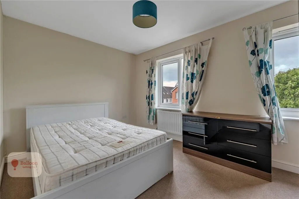 6 bedroom semi-detached house for rent