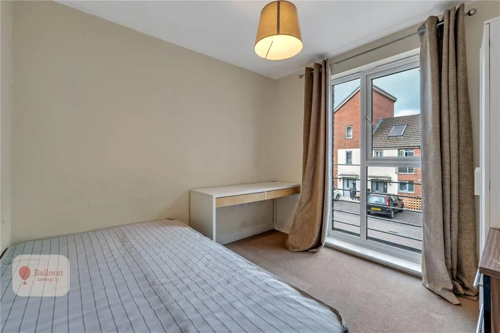 6 bedroom semi-detached house for rent