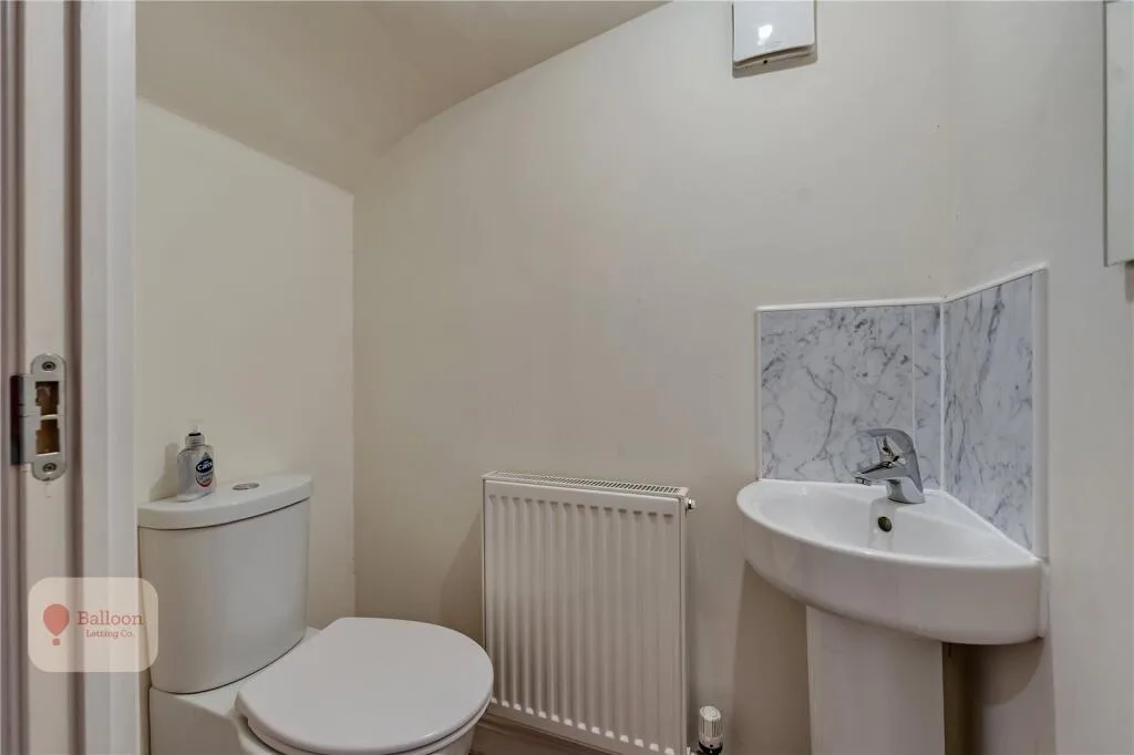 6 bedroom semi-detached house for rent