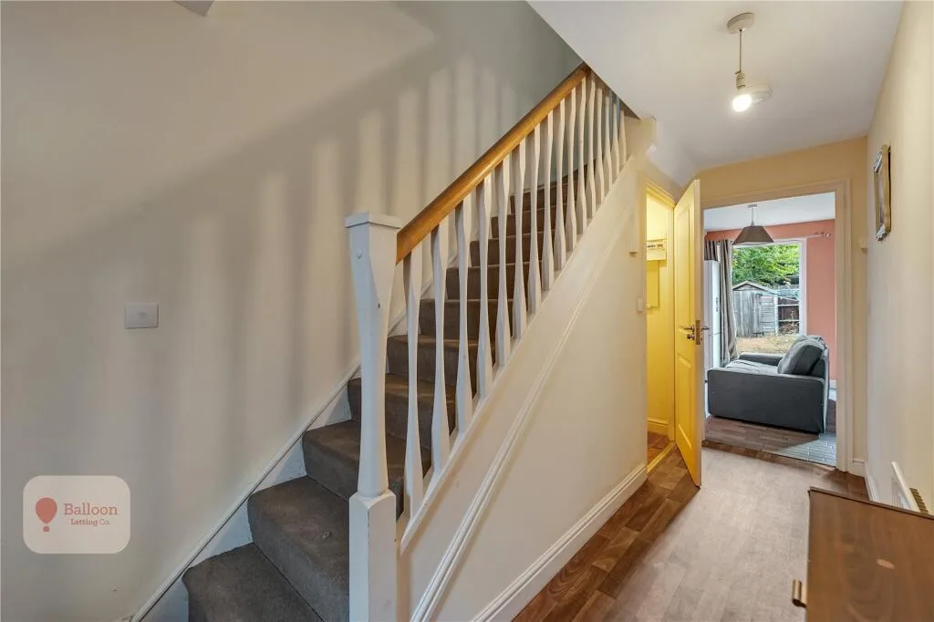 6 bedroom semi-detached house for rent