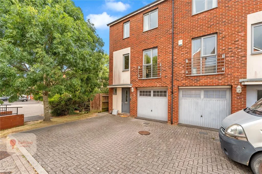 6 bedroom semi-detached house for rent