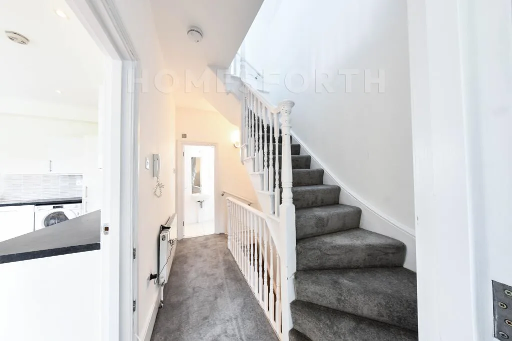 2 bedroom maisonette for rent