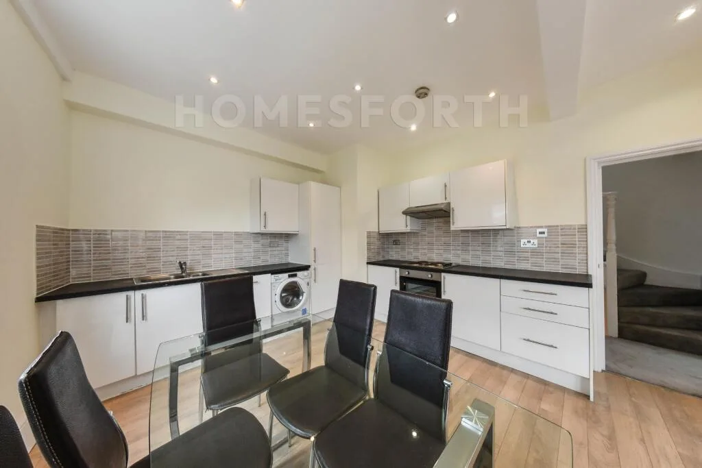 2 bedroom maisonette for rent