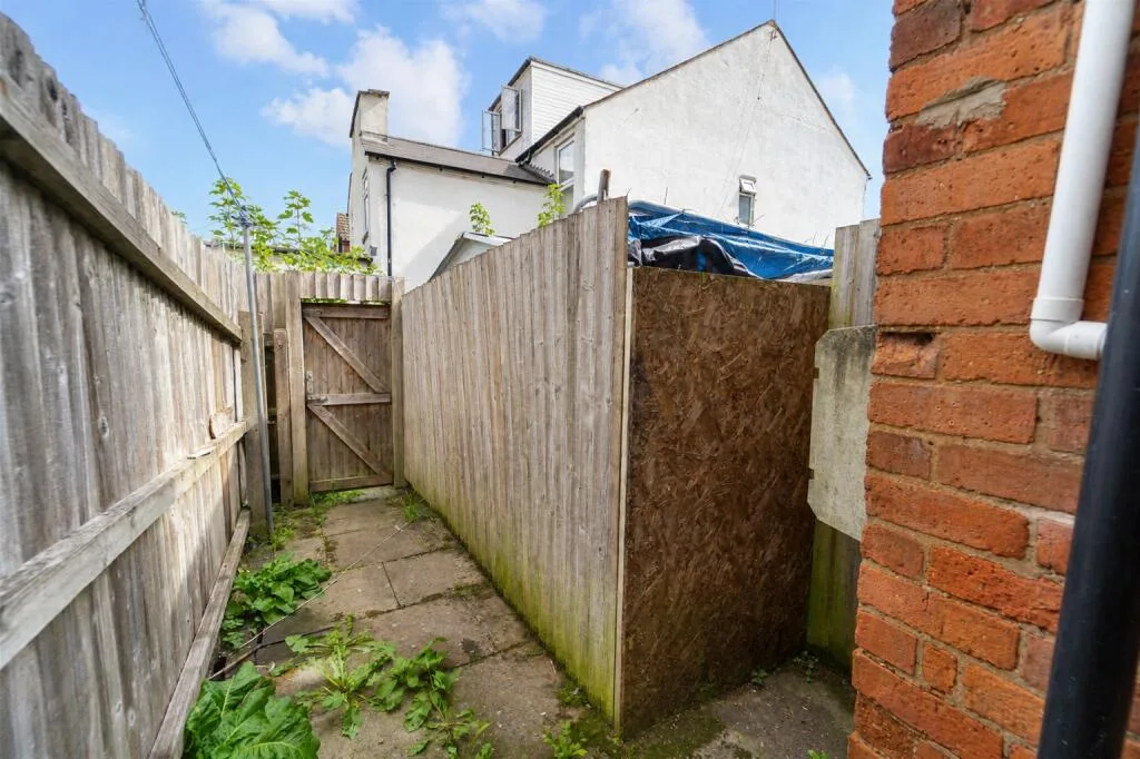 4 bedroom terraced house for rent