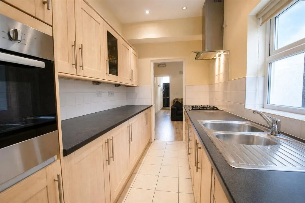 7 bedroom terraced house for rent