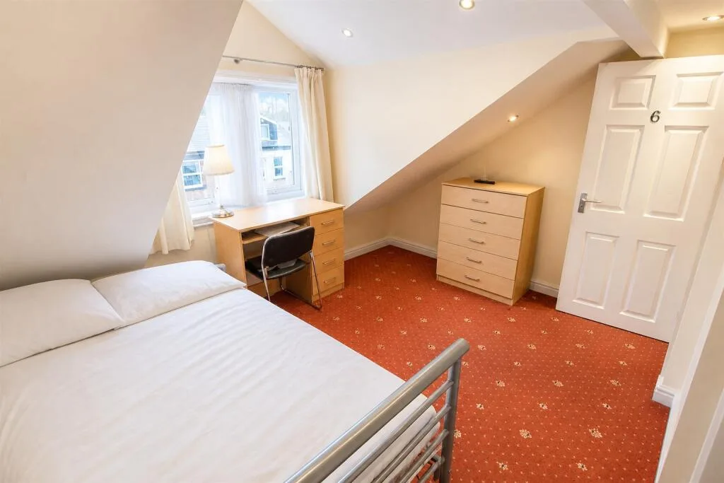 7 bedroom terraced house for rent