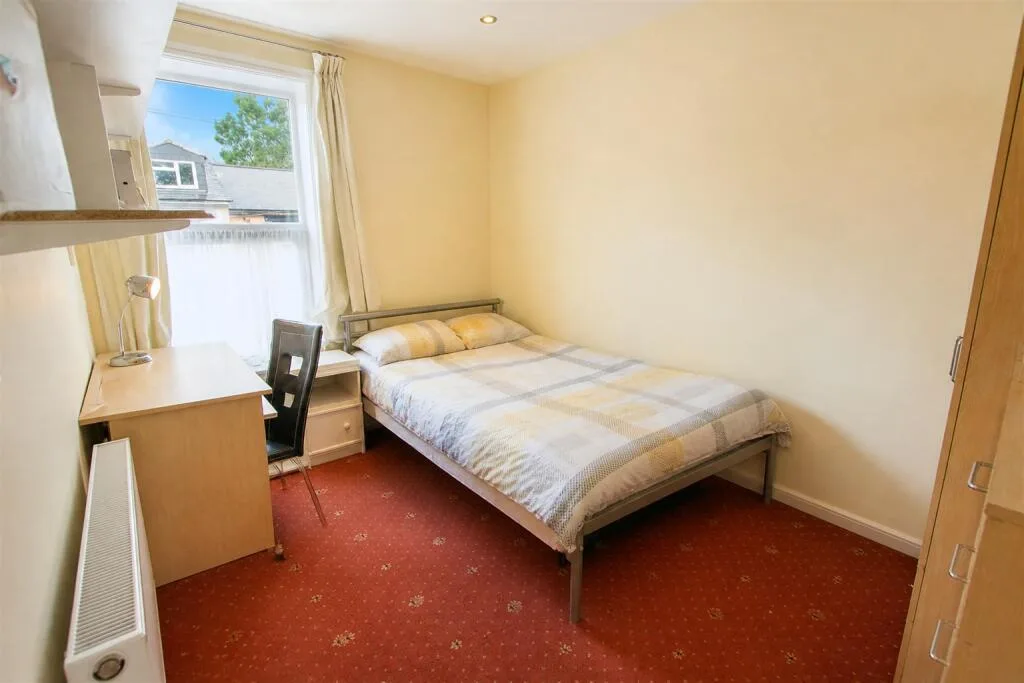 7 bedroom terraced house for rent