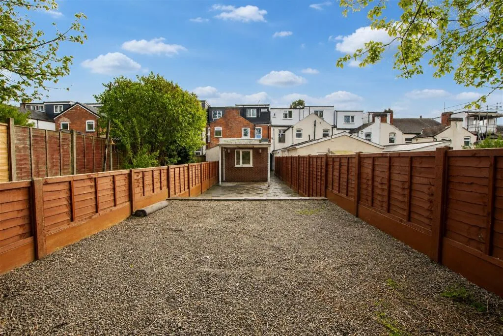 7 bedroom terraced house for rent