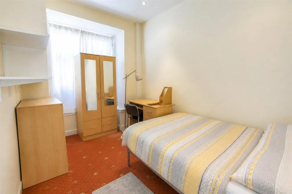 7 bedroom terraced house for rent