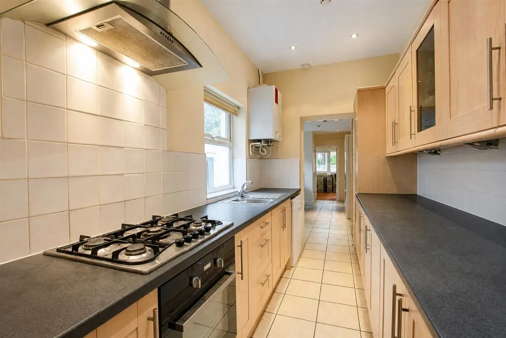 7 bedroom terraced house for rent