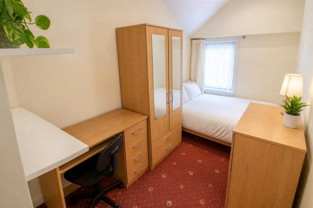 7 bedroom terraced house for rent