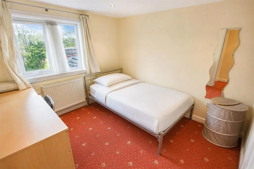 7 bedroom terraced house for rent