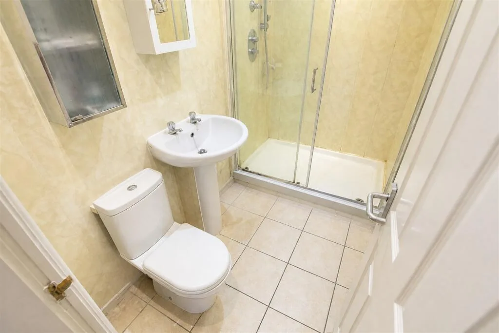 7 bedroom terraced house for rent