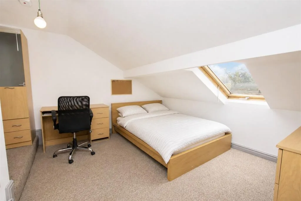 6 bedroom house for rent