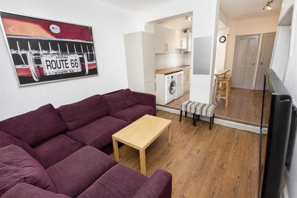 6 bedroom house for rent