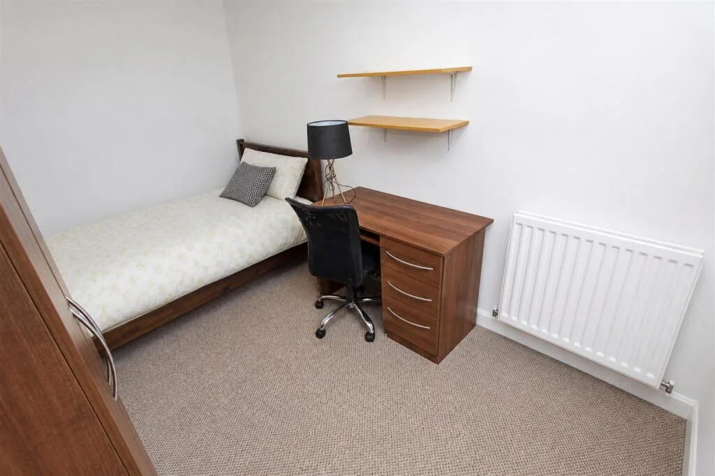 6 bedroom house for rent