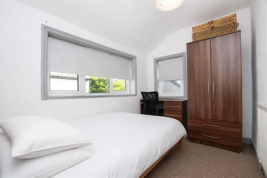 6 bedroom house for rent