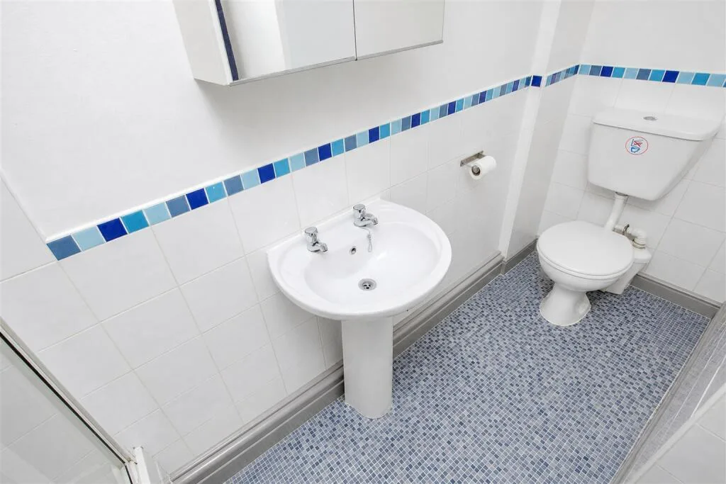 6 bedroom house for rent