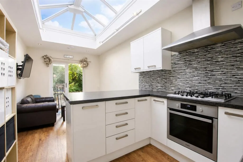 7 bedroom terraced house for rent