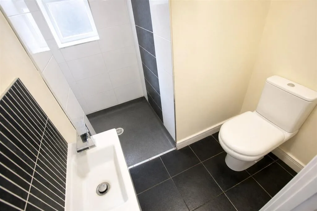 7 bedroom terraced house for rent