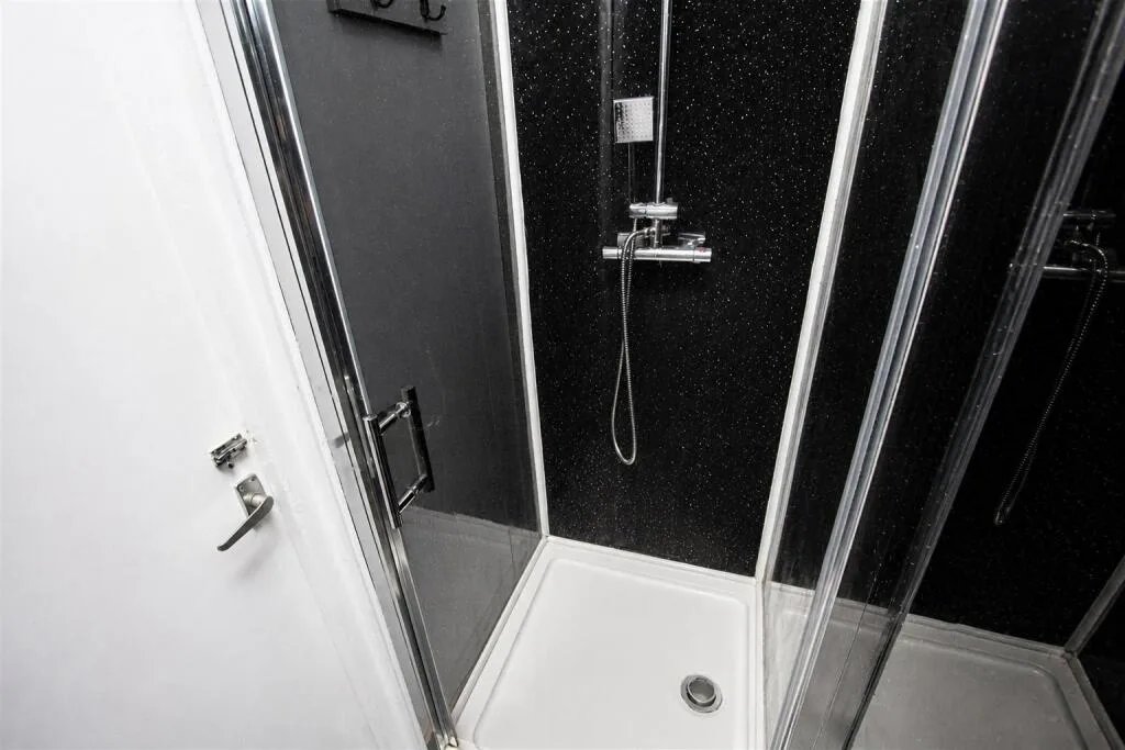 5 bedroom terraced house for rent
