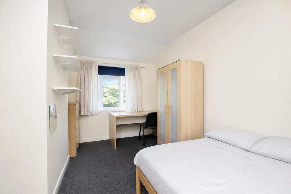5 bedroom terraced house for rent