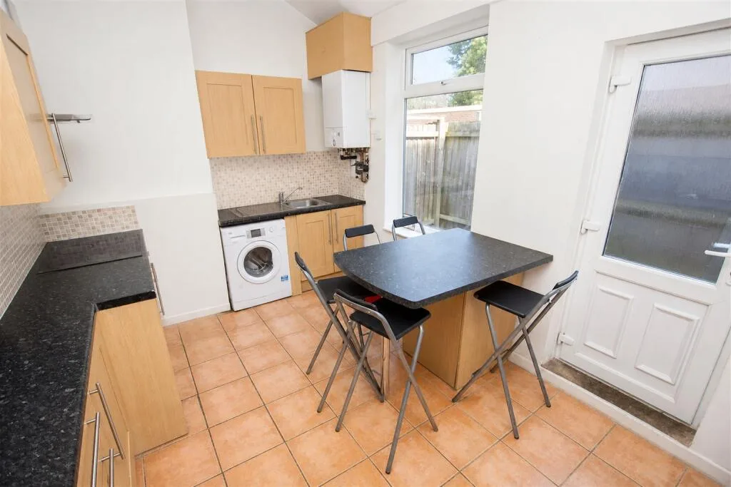 5 bedroom terraced house for rent
